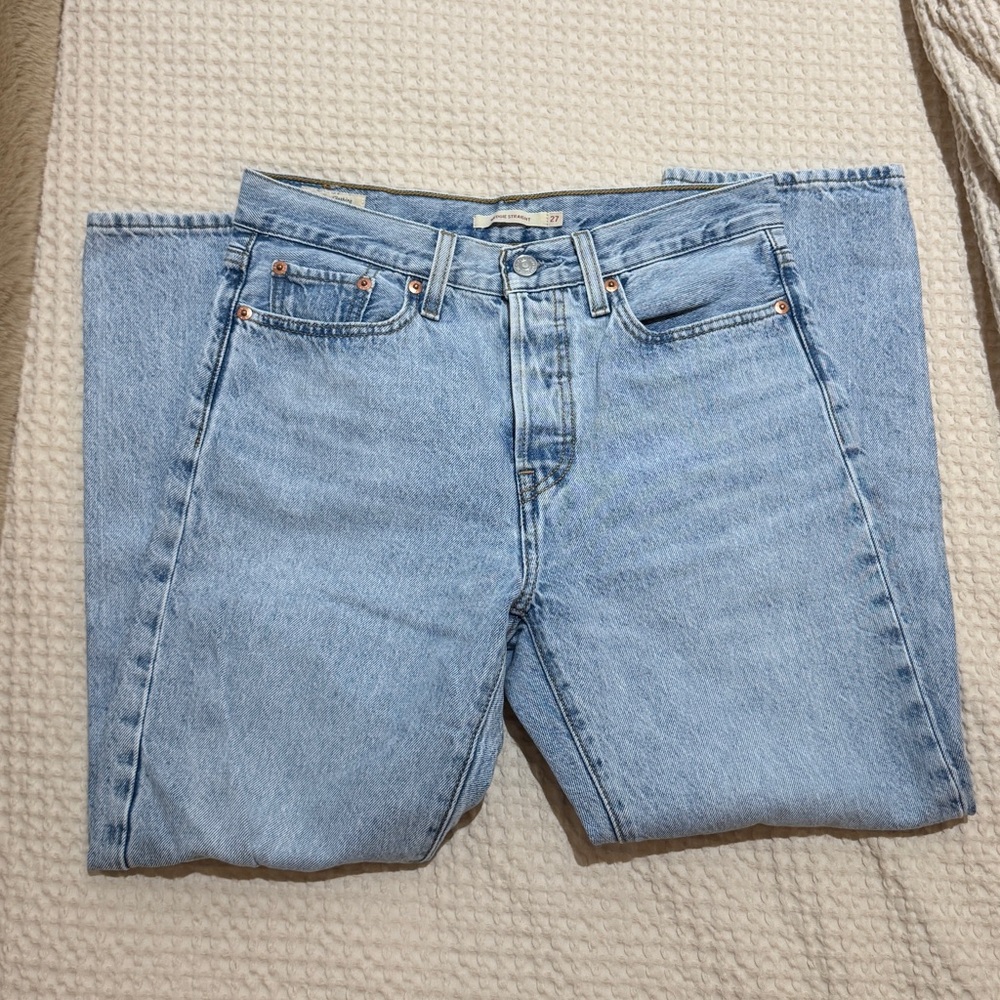 Levi's Light Wash Straight Leg Women's Jeans